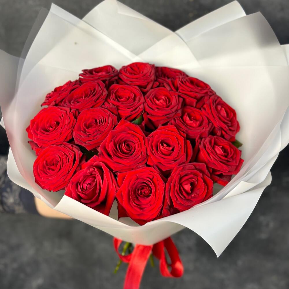 19 duftende rote Rosen