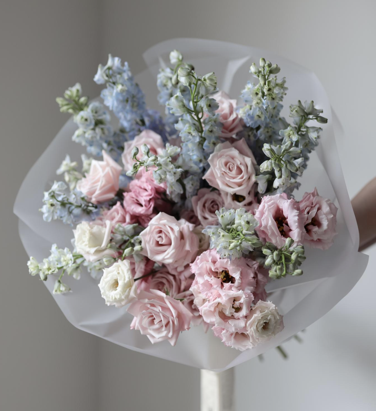 Trio-Bouquet „Eustoma, Delphinium & Eskimo-Rose“