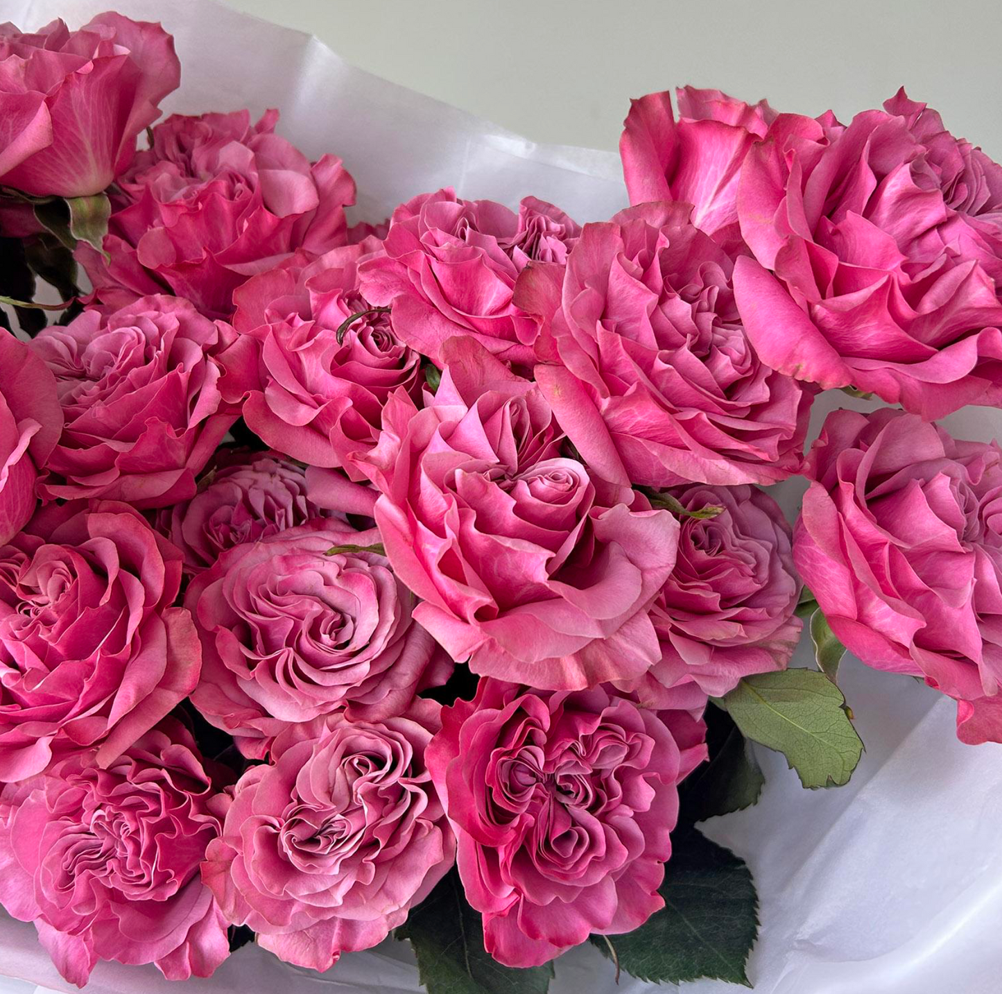 Blumenstrauß aus 25 pfingstrosenartigen Rosen