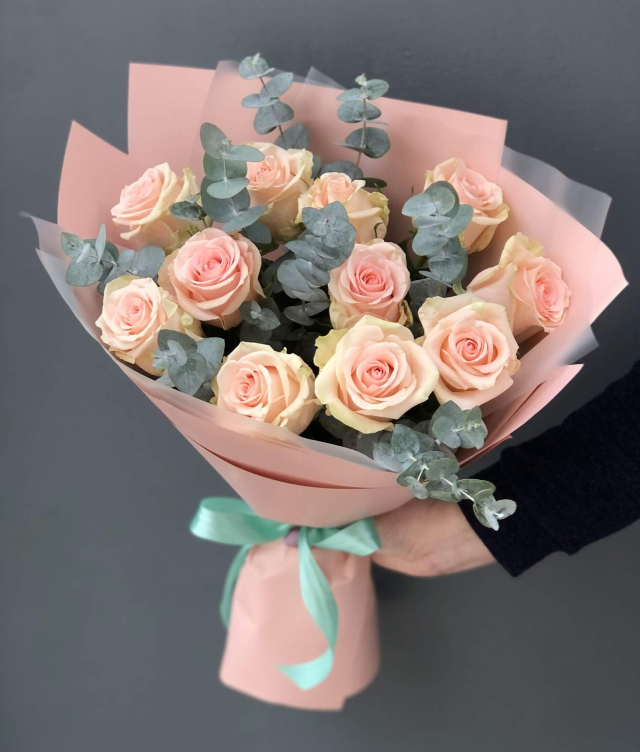 Strauß "Rosentraum mit Eukalyptus"