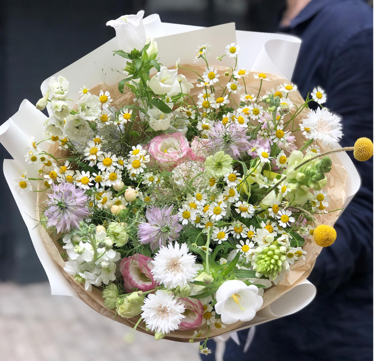 Wiesenblumenstrauß mit Liebe