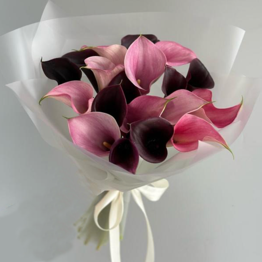 💐 Calla-Magie – Strauß aus 20 dunkelrosa & rosafarbenen Callas
