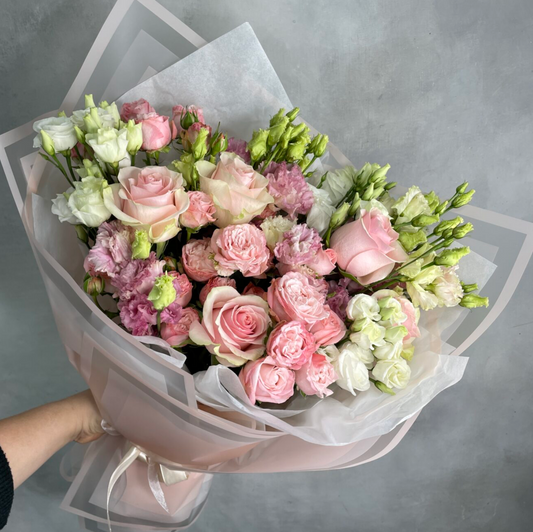 🌸 Rosen & Lisianthus Mix – Zarter Blütengruß