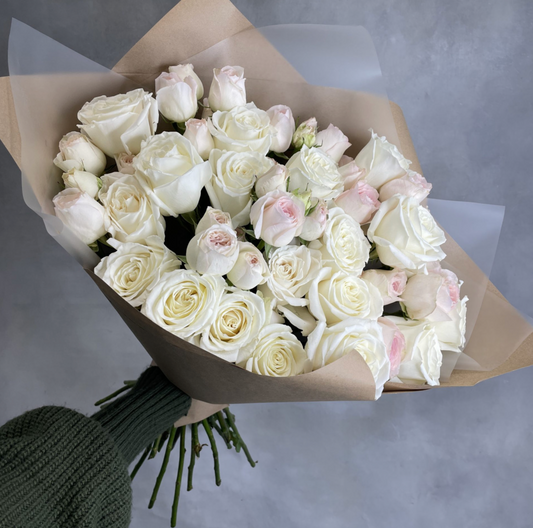 🤍 Pure Sanftheit – Strauß aus 25 zarten Rosen