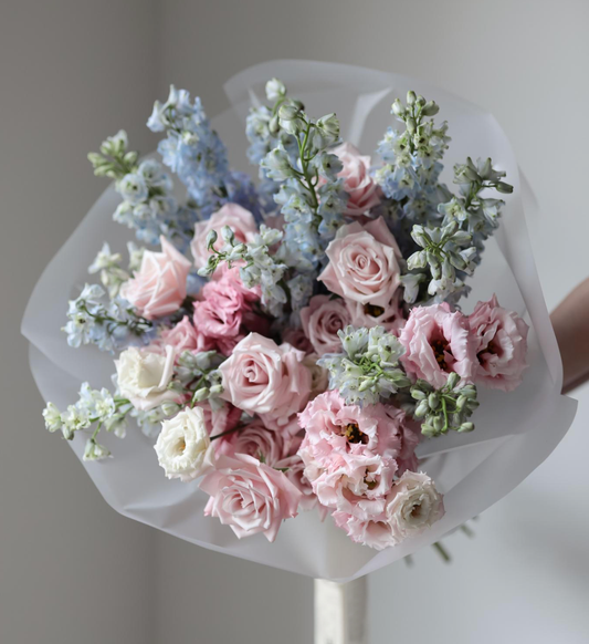 Trio-Bouquet „Eustoma, Delphinium & Eskimo-Rose“