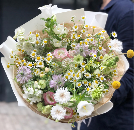 Wiesenblumenstrauß mit Liebe